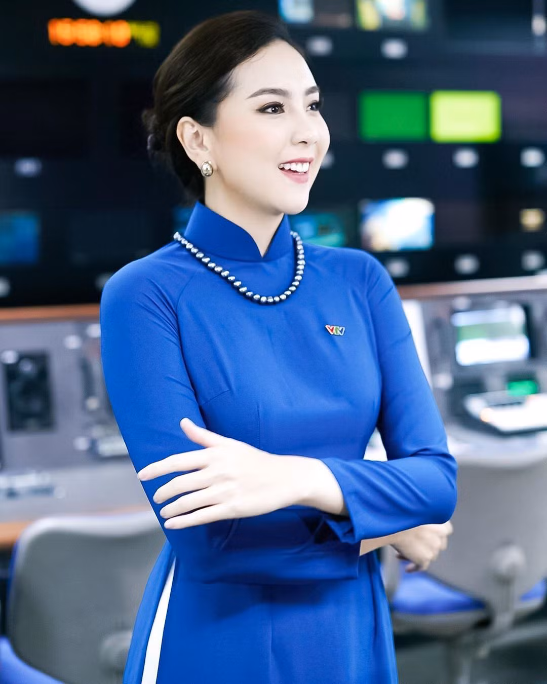 Luôn xuất hiện với trang phục và sắc vóc chỉnh chu, Mai Ngọc ghi điểm tuyệt đối trong mắt người xem đài.