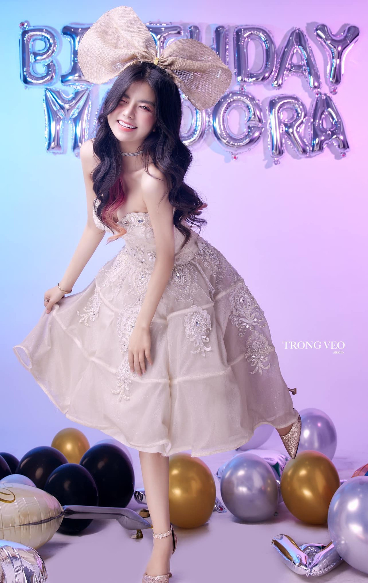 Quá bức xúc vì những tin nhắn làm phiền, Mai Dora đã một lần nói rõ: "Mình thật sự không muốn lên tiếng về vấn đề này nhưng có quá nhiều tin nhắn ảnh hưởng tới mình nên xin phép trả lời rằng không nhận tất cả các hình thức giao dịch kiểu này, nên đừng nhắn mình nữa. Cảm ơn ạ!".