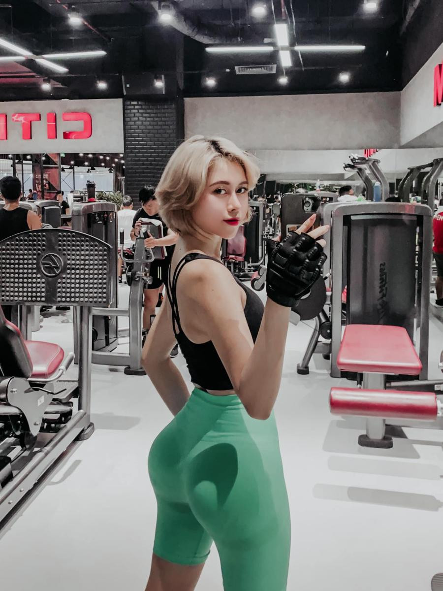 Phương Thoa từng tham gia không ít cuộc thi sắc đẹp và đã đạt được không ít thành tích ấn tượng: Á khôi 1 Miss Cybermile 2017, Top 30 Hoa Khôi Sinh Viên Việt Nam 2017.