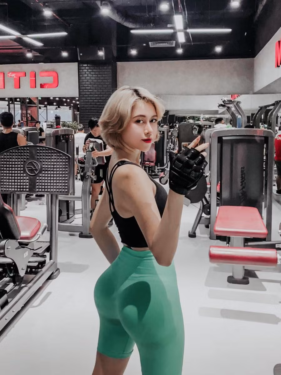 Phương Thoa từng tham gia không ít cuộc thi sắc đẹp và đã đạt được không ít thành tích ấn tượng: Á khôi 1 Miss Cybermile 2017, Top 30 Hoa Khôi Sinh Viên Việt Nam 2017.