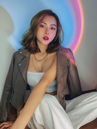 Trên mặt trận TikTok, Việt Phương Thoa ghi dấu với sự góp mặt trong rất nhiều video thuộc series "chủ tịch giả danh… và cái kết".