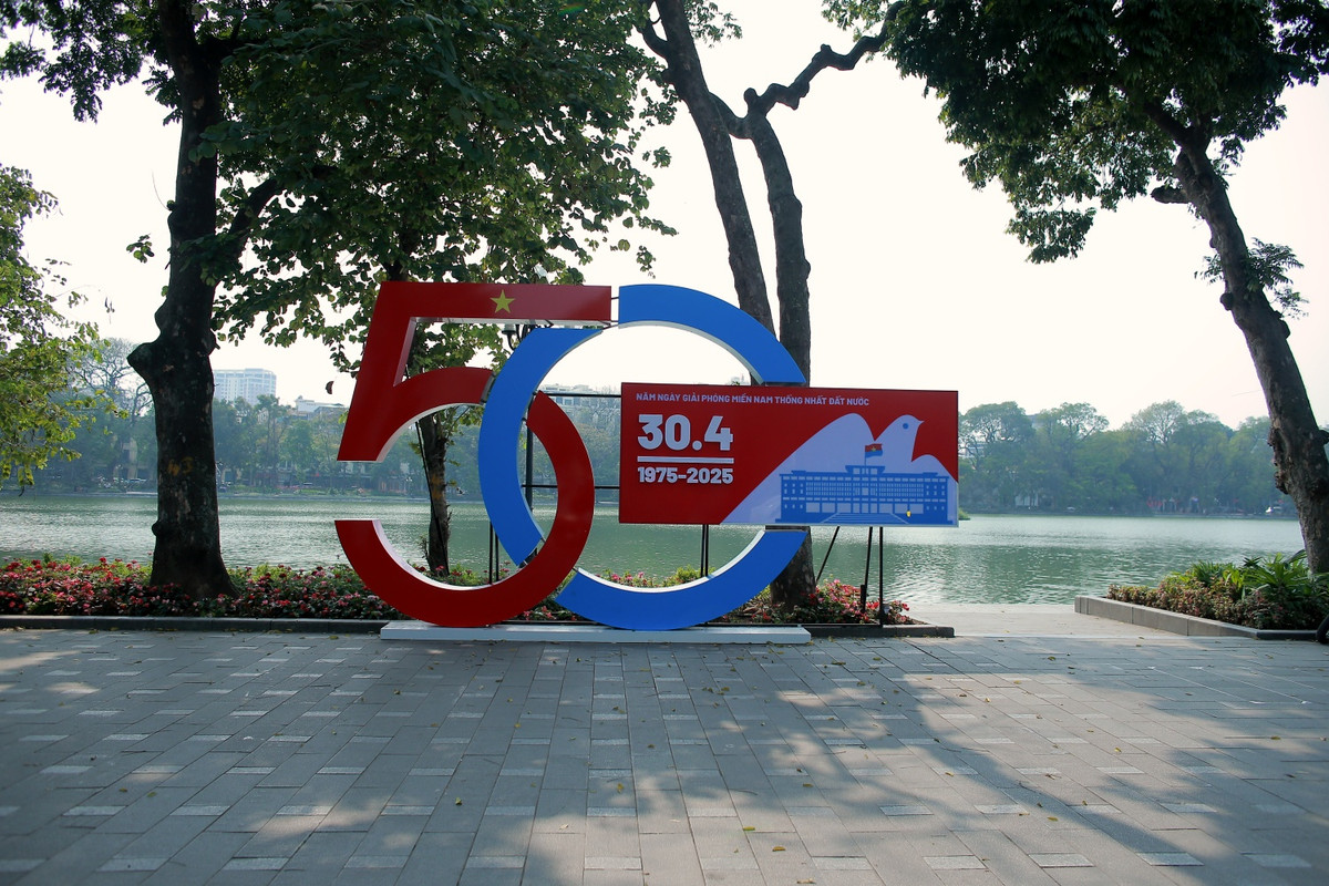 Không chỉ là dịp để tưởng nhớ và tri ân những người đã hy sinh vì độc lập, tự do của Tổ quốc, lễ kỷ niệm 30/4 còn là thời điểm để người dân và du khách cùng nhau hòa mình vào không khí lễ hội.