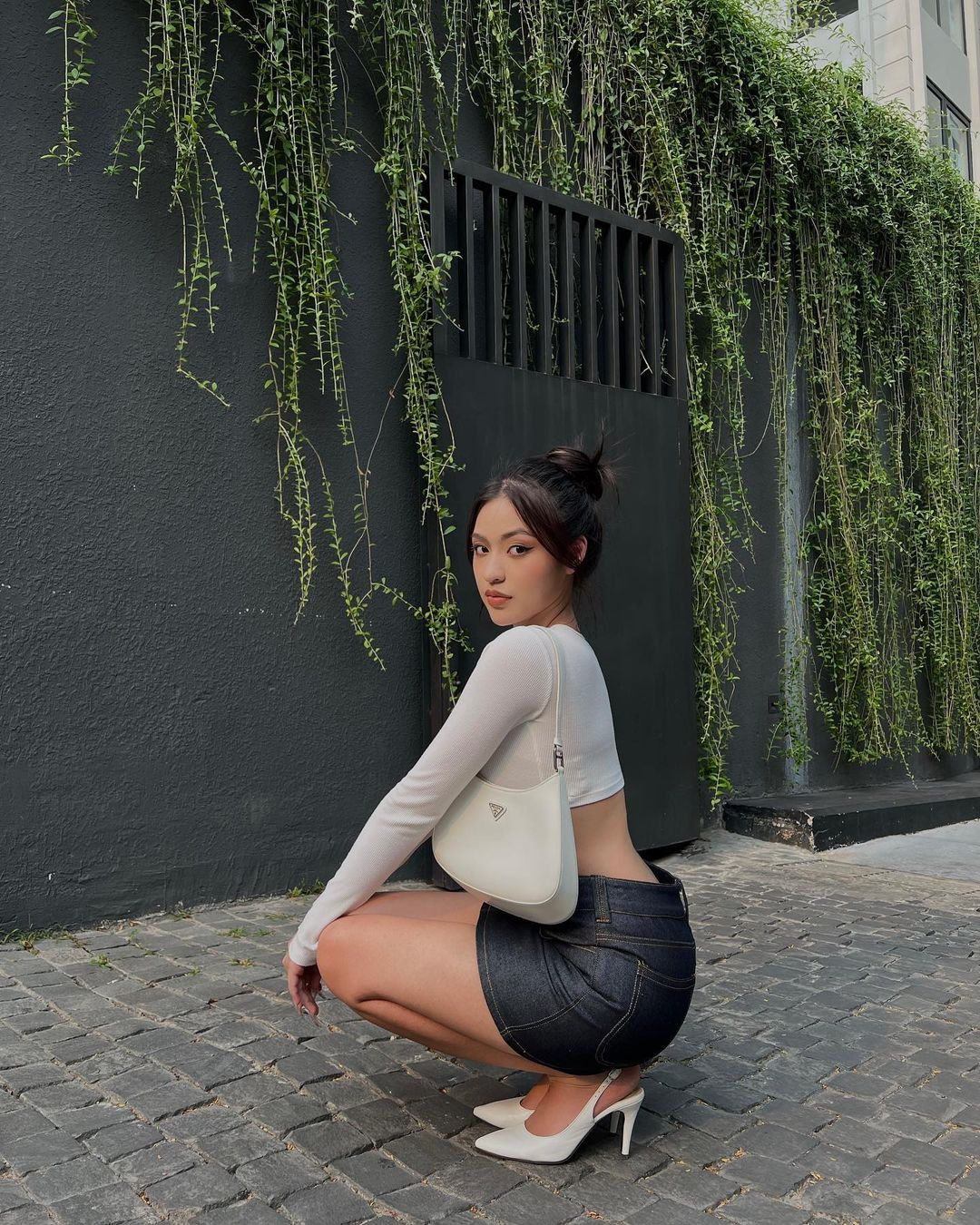 Từ khi trở nên nổi tiếng, gắn liền theo Trần Thanh Tâm cũng là hàng loạt thị phi về nhan sắc và phát ngôn.