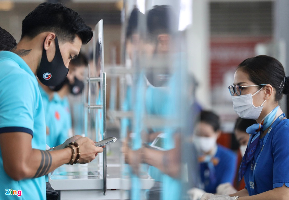 Tuyển Việt Nam đã trải qua hơn 2 tuần tập luyện tại Hà Nội để hướng đến vòng loại World Cup tổ chức tập trung tại UAE. Hơn một năm không thi đấu quốc tế, nhiều thành viên đội tuyển cảm thấy hào hứng xen lẫn cảm giác hồi hộp.