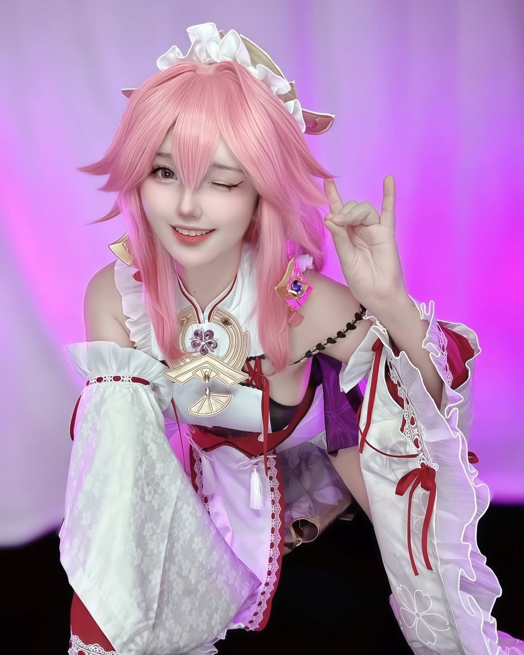 Không chỉ dừng lại ở việc mặc trang phục giống như nhân vật trong One Piece, Azulacan còn mang đến những yếu tố mới mẻ, kết hợp với nét quyến rũ, gợi cảm của cá nhân để tạo nên một phiên bản cosplay vừa quen thuộc, lại vừa đầy ấn tượng.