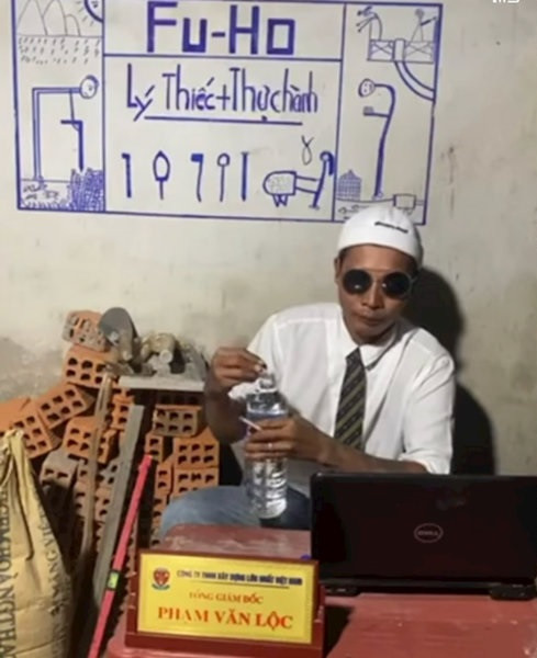 Chớp lấy sự chú ý của cư dân mạng, hiện tượng mạng Lộc Fuho rất chăm chỉ chia sẻ bài đăng, phát trực tiếp trên mạng xã hội. Khoảng tháng 8/2021, nhiều người không khỏi trầm trồ vì lượt người xem livestream của “thầy Lộc” dạy nghề thợ xây đạt con số kỷ lục.