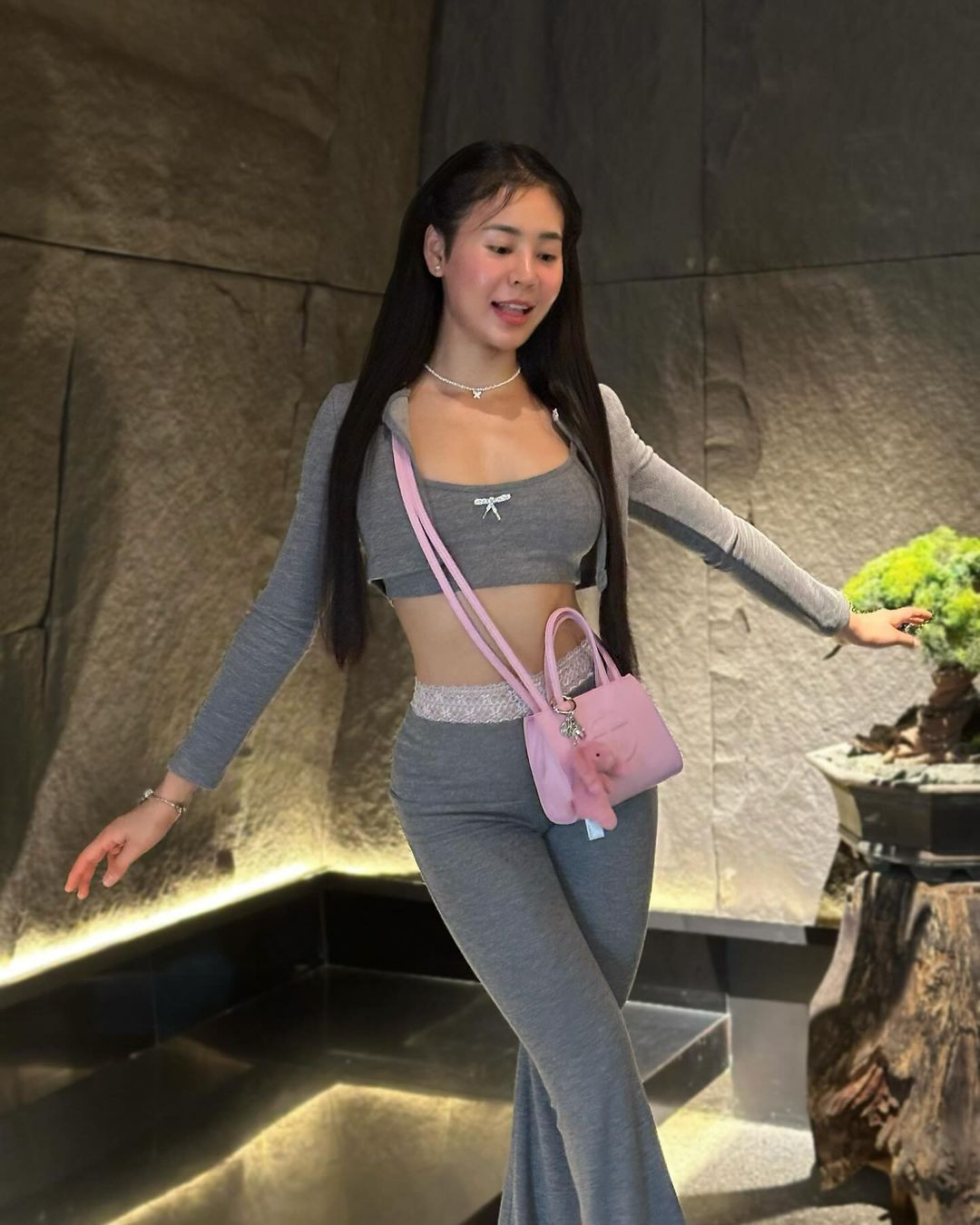 Trang Sohu có đăng tải một bài viết về Phương Trang và dành cho cô nhiều lời khen ngợi.