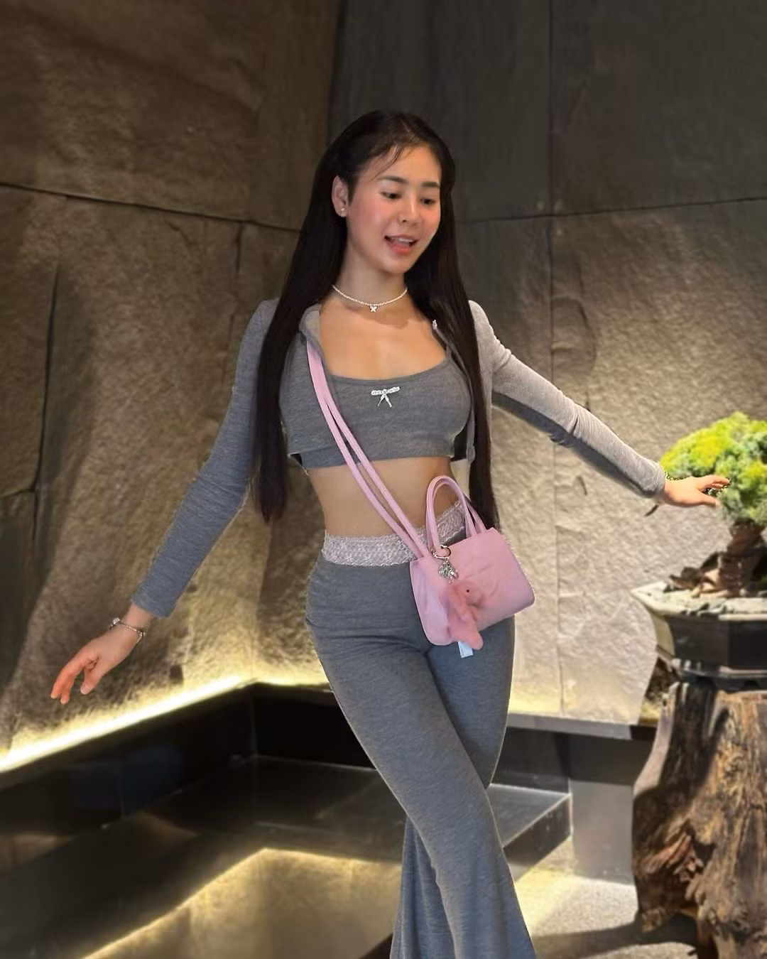 Trang Sohu có đăng tải một bài viết về Phương Trang và dành cho cô nhiều lời khen ngợi.