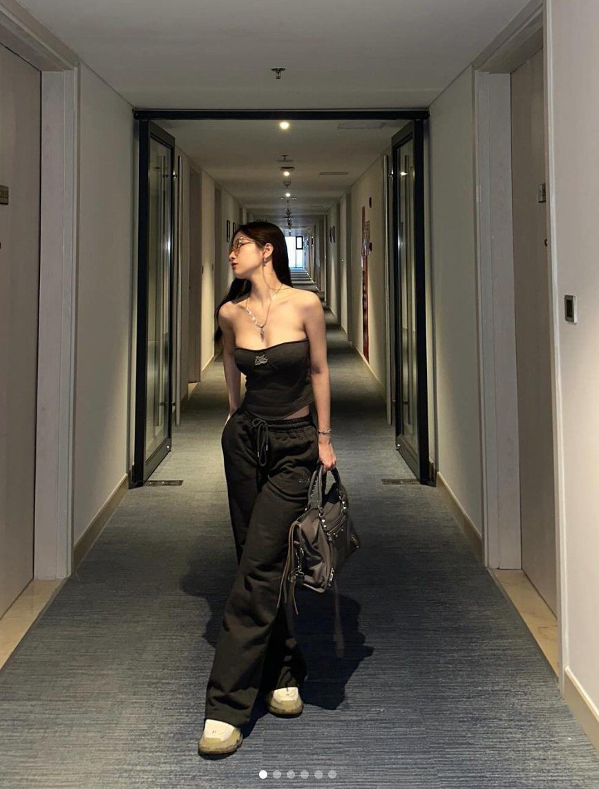 Nói riêng về người đẹp, bên cạnh khả năng diễn xuất thì gương mặt đẹp cũng như vóc dáng cuốn hút cũng là điều khiến nữ diễn viên nhận được nhiều hảo cảm của công chúng.