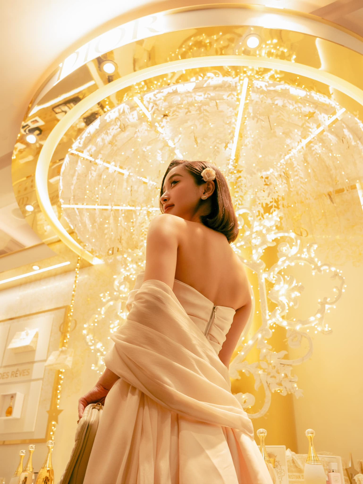 Jun Vũ cũng khuyến khích mọi người nên tập cùng huấn luyện viên cá nhân, ít nhất là 1 tháng đầu tiên để quen bài tập, tránh những chấn thương không đáng có. Sau này quen rồi có thể tự tập cũng như nâng mức tạ.