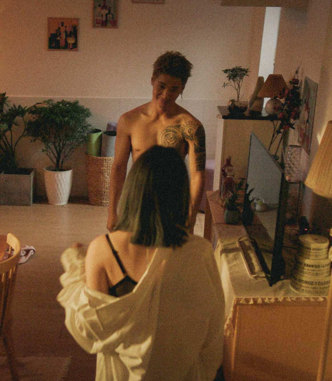 Hiện tại, thông tin phim điện ảnh B4S - Trước giờ yêu với chủ đề hài 18+, nói về chuyện yêu của giới trẻ hiện nay đang được nhiều khán giả chú ý. Trong đó, nữ chính Jun Vũ được quan tâm khi có nhiều cảnh nóng.