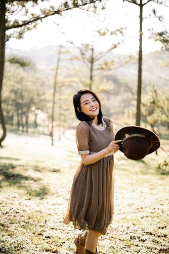 Trước đó, không ít lần dân mạng đã lên tiếng chỉ trích Ngân 98 bởi những hình ảnh ăn mặt "chướng tai gai mắt".