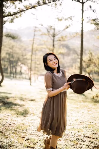 Trước đó, không ít lần dân mạng đã lên tiếng chỉ trích Ngân 98 bởi những hình ảnh ăn mặt "chướng tai gai mắt".