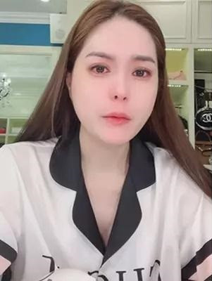 Đoàn Di Băng chỉ mong những người xa quê hương có thể được trở về quê sớm nhất ăn Tết cùng với gia đình, vậy mà kết quả nhận lại lại là cú "quay xe" cực vô tâm.