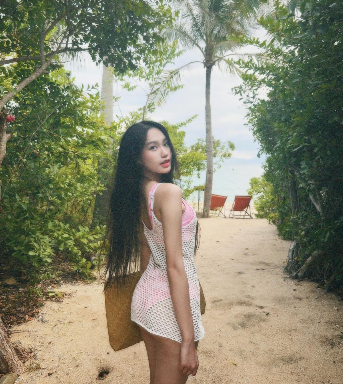 Tháng 9 vừa qua, hậu vệ Đoàn Văn Hậu gây chú ý khắp mạng xã hội và truyền thông khi khoe màn cầu hôn ấn tượng dành cho bạn gái Doãn Hải My sau 3 năm hẹn hò.