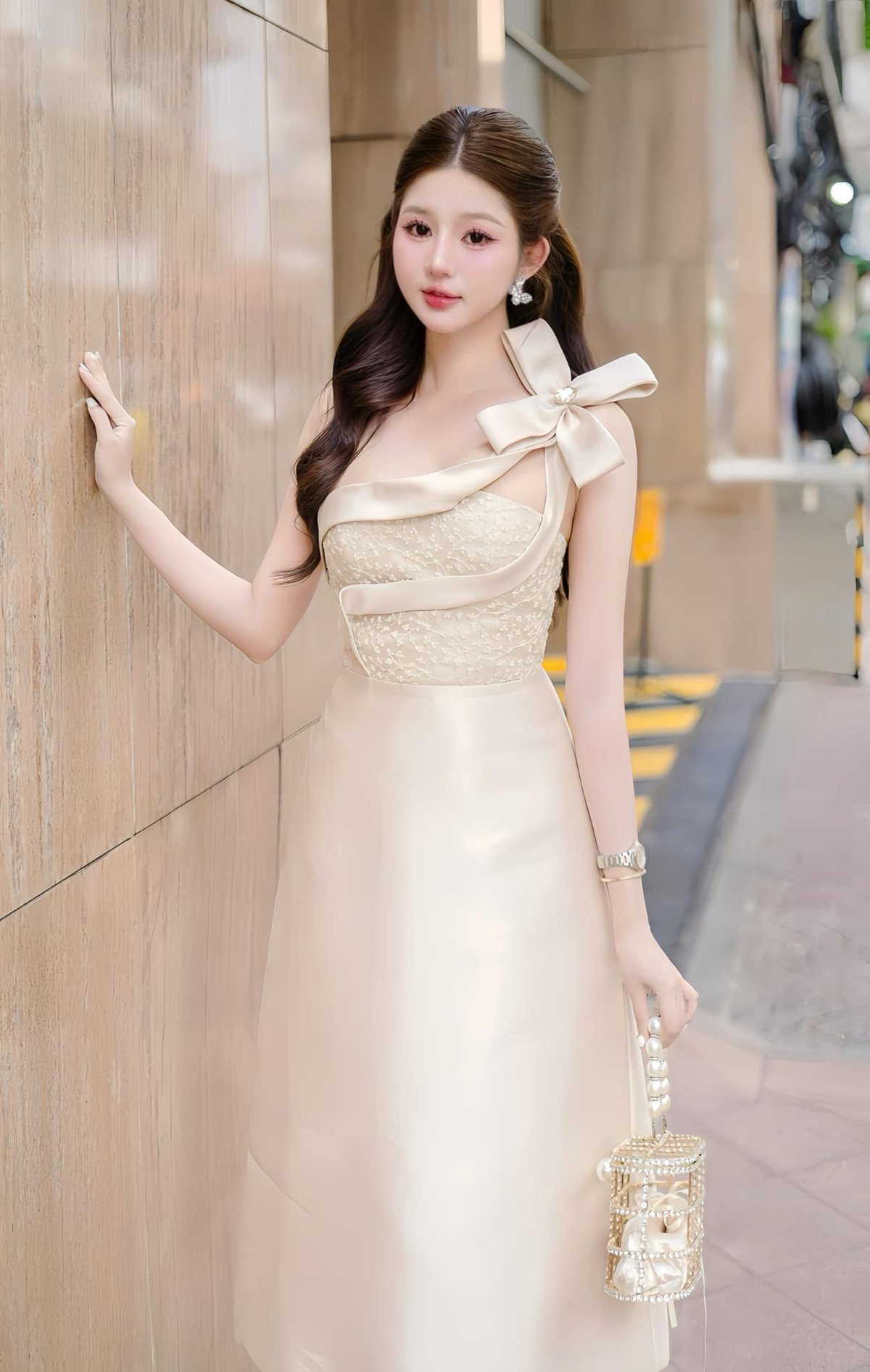 Ngoài ra, Mai Linh cũng rất chăm chỉ học hỏi và phát triển nghề nghiệp, không chỉ là một hot girl mà còn có nhiều cơ hội tiến xa hơn trong lĩnh vực mẫu ảnh.