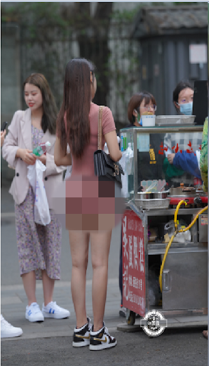 Mới đây, một tài khoản trên MXH Facebook đã đăng tải video cô gái Trung Quốc diện thiết kế liền thân lộ thân hình "phô phang" trở thành đề tài được netizen bàn tán.