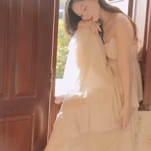 Dù mới sinh con chưa bao lâu, song "gái 1 con" Thiên An chẳng hề xuống sắc ngược lại còn mặn mà, xinh đẹp đến mức khó tin.