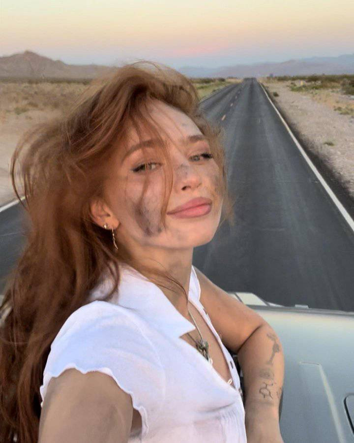 Tại TikTok, Renata Valliulina thường xuyên chia sẻ những hình ảnh đời thường, làm mẫu thu về hơn 632 triệu lượt yêu thích.