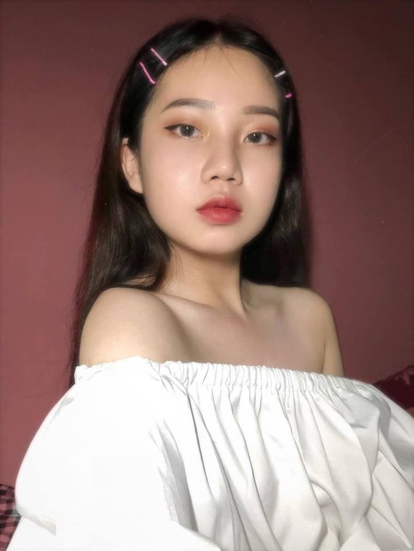 Uyên Vy sở hữu số đo 3 vòng khá lí tưởng 96-60-97. Nhan sắc đẹp, thân hình hoàn hảo, chính vì vậy, dù đang là học sinh nhưng cô bạn này nhận được mời tham gia vào rất nhiều dự án khác nhau, từ việc làm KOLs, làm người mẫu ảnh…