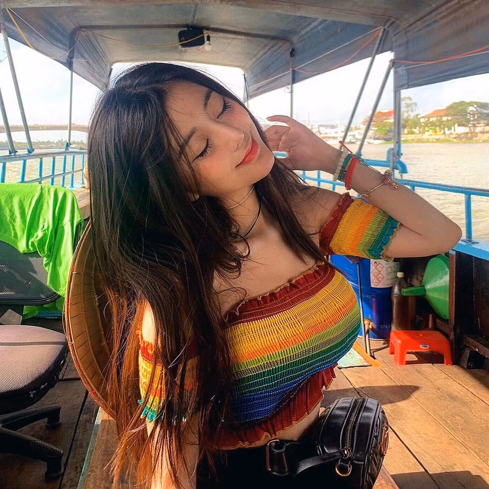 Là một trong những hot girl không hoạt động showbiz nhưng Võ Ngọc Trân lại sở hữu con số followers trên Instagram khiến nhiều người phải ngưỡng mộ.