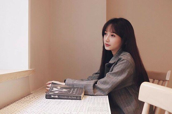 Nhiều chàng trai thốt lên rằng gương mặt trong sáng, thơ ngây của Liu khiến họ nhớ về mối tình đầu thời học sinh.