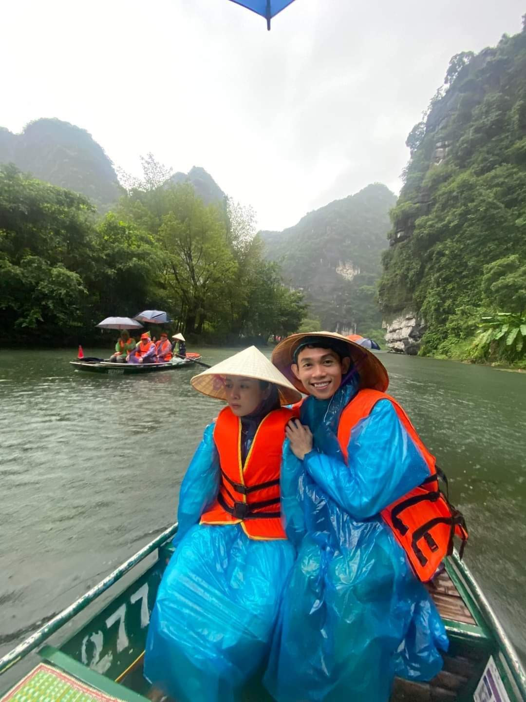 Hồng Thanh viết : "Khi bạn gái giận, tui tặng cho cô ấy chuyến đi du lịch và cái kết..."