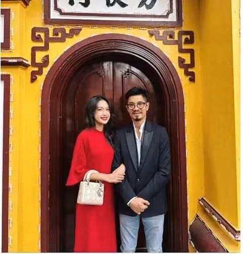 Trên trang cá nhân của bà xã Đoàn Văn Hậu, cô nàng từng không ít lần đăng tải những hình thời còn trẻ của bố và tự hào khi được thừa hưởng nhiều nét đẹp từ gia đình.