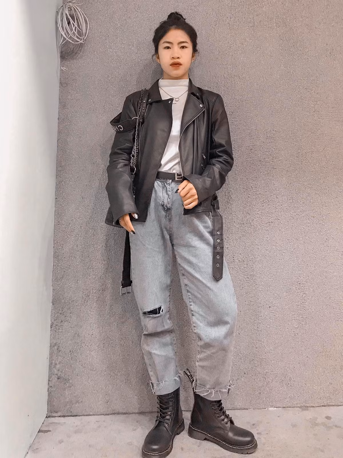 Thỉnh thoảng Thanh Nhã còn chuyển nhẹ sang style quyến rũ.