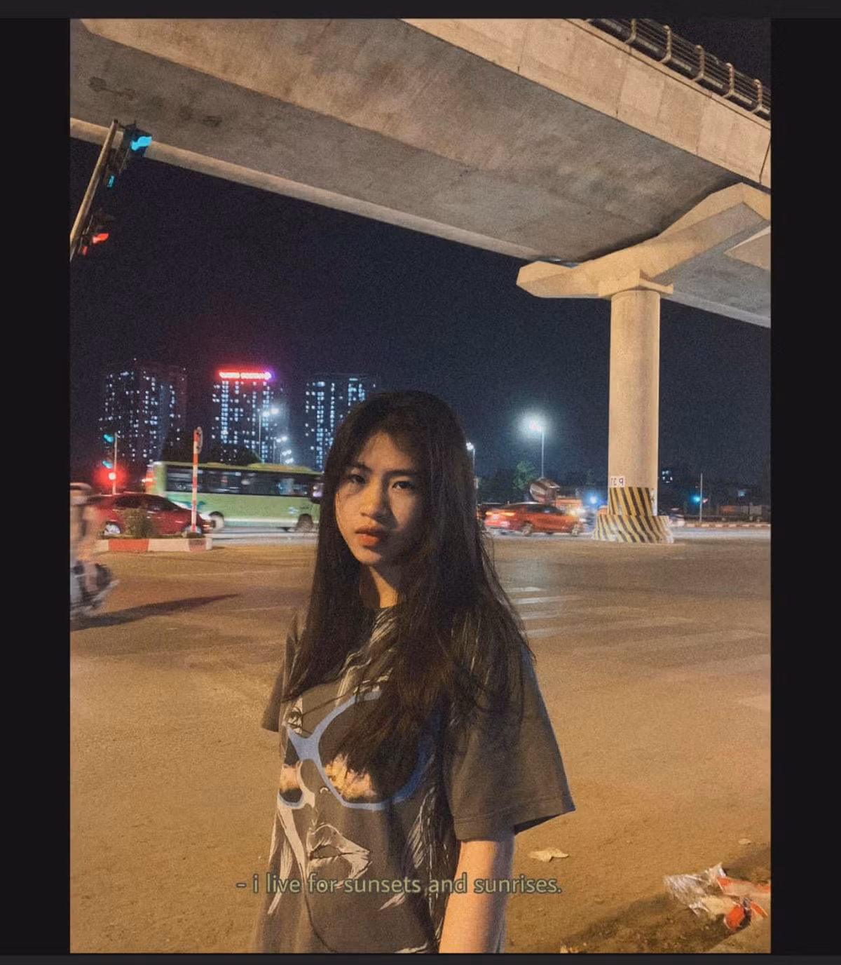 Thanh Nhã vẫn luôn giữ mái tóc dài nữ tính.