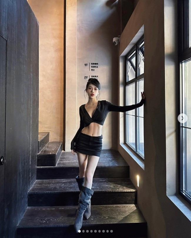 Dinonoz chỉ cao khoảng 1m60, thoạt nhìn nhỏ bé như “hạt tiêu”, chẳng khác nào các cô nữ sinh cấp 2.