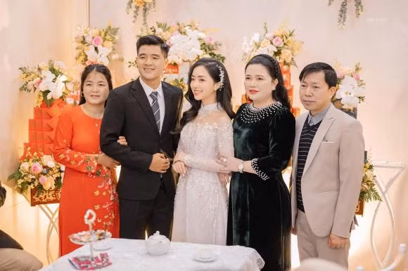 Do tình hình dịch bệnh và lịch thi đấu của Hà Đức Chinh, lễ vu quy được tổ chức trọn gói.