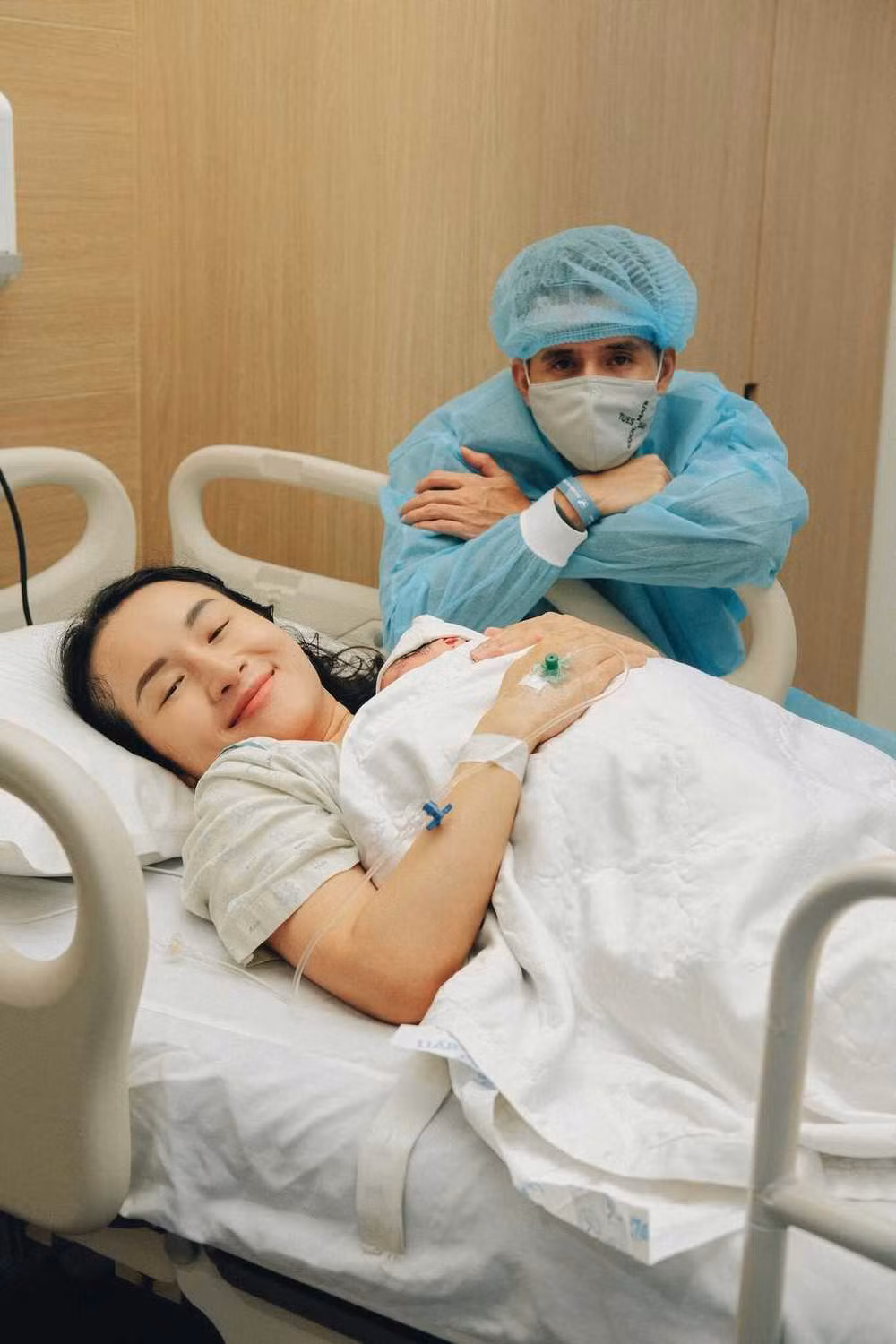 Giang Ơi! và "anh bạn thân" hạnh phúc chào đón con đầu lòng.