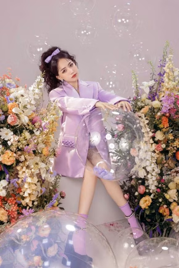 Được biết, sau khi sinh bé đầu Joyce Phạm đã nâng cấp vòng một. Đến khi sinh bé thứ hai, cô nàng cũng chi tiền để tút tát nhan sắc.