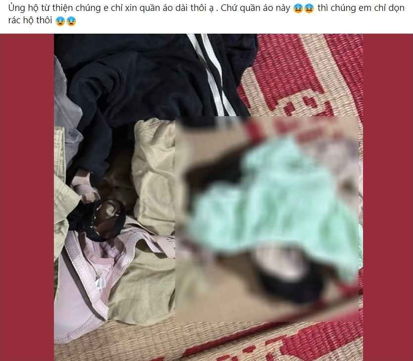 Những hình ảnh trên nhận về rất nhiều sự quan tâm của cư dân mạng. Ai cũng hi vọng, mọi người hãy lựa chọn đồ cẩn thận một chút, ủng hộ những món đồ còn dùng được và phù hợp, bởi bà con vùng lũ cũng đang rất mong chờ những bộ quần áo ấy, để có thể tiếp tục chống chọi với thiên tai.