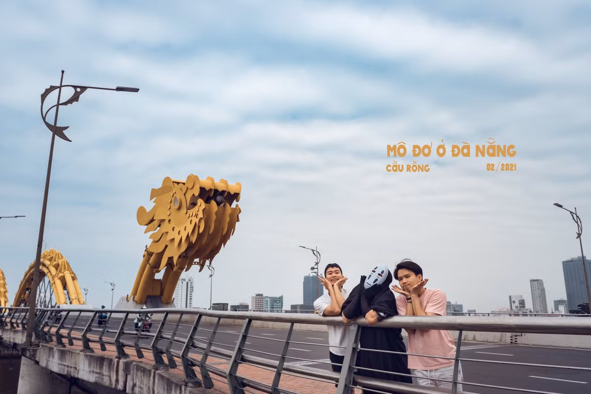 3 chàng trai 9X với chất giọng Quảng Nam đặc trưng được xem là những "cây hài mới nổi" sở hữu lượng người yêu thích đông đảo.