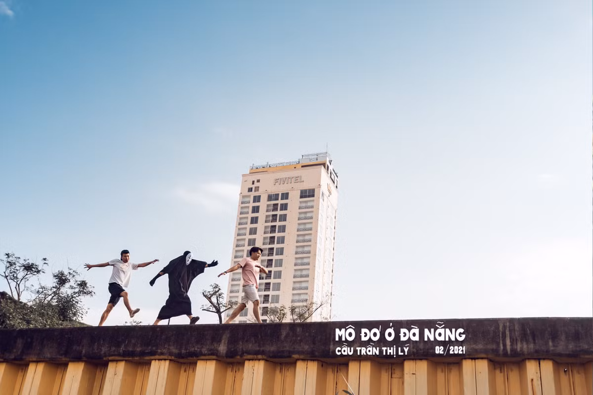 Các nhân vật chính trên là các thành viên trong một nhóm hài nổi tiếng Đà Nẵng đồng thời sở hữu kênh hài triệu view - Mỳ Quảng TV.