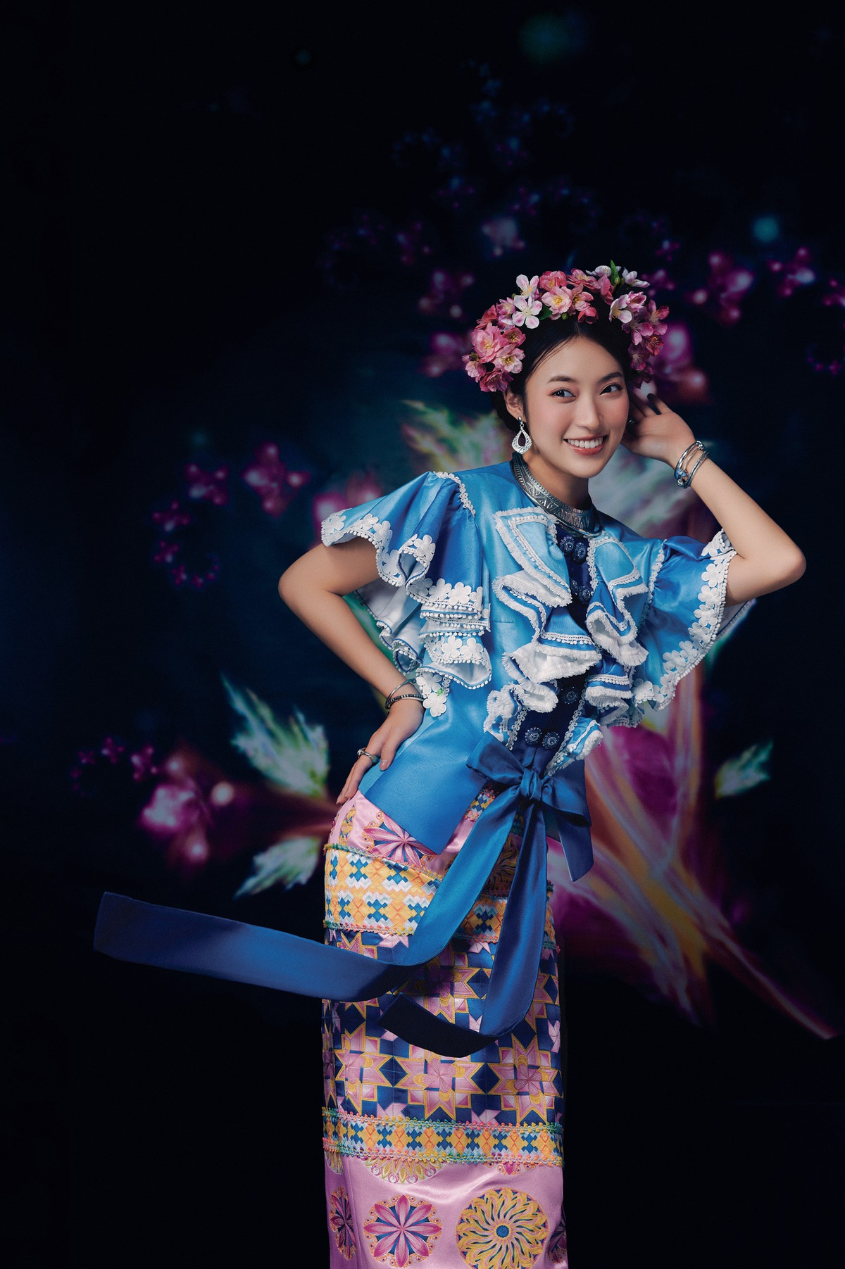 Được biết, Khánh Vy đã mua xe ô tô năm 19 tuổi, tặng bố mẹ một mảnh đất vào năm 20 tuổi.