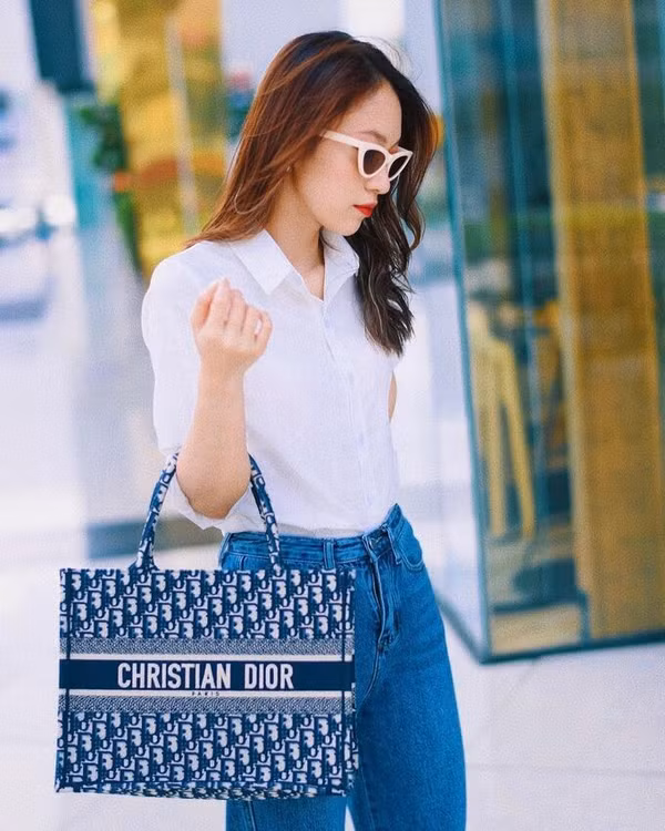 Nói về ngôi nhà mới của mình tại TP HCM, Khánh Vy hạnh phúc cho biết: “Cuối cùng, mình cũng đã có một nơi mình gọi là nhà tại Sài Gòn. Đây là điều mà mình chưa bao giờ dám nghĩ tới".