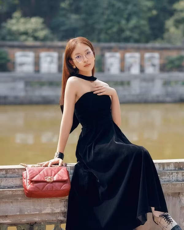 Có thể thấy, những thành tựu mà Khánh Vy có được ở tuổi 24 đã chứng minh cho sự chăm chỉ, nỗ lực trong suốt một thời gian dài của cô nàng.