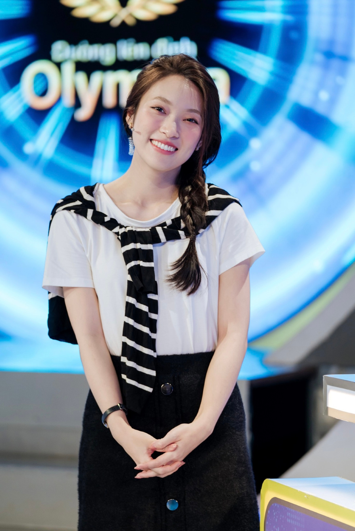 Ngoài ra, nữ MC cũng sở hữu những chiếc túi xách đắt đỏ đến từ các thương hiệu nổi tiếng trên thế giới. Trang phục thường ngày của Khánh Vy cũng đến từ nhiều nhà thiết kế đình đám.