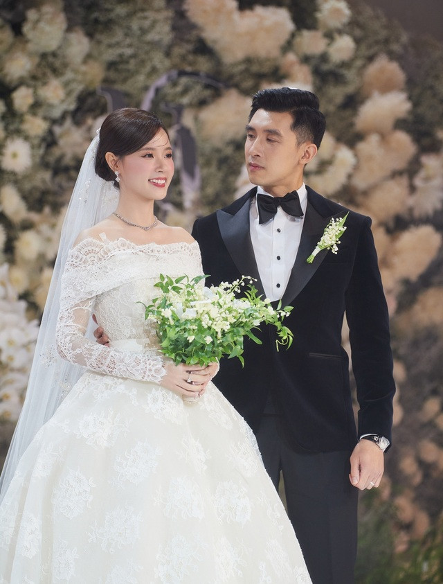 Ngày 29/6, Midu cùng thiếu gia Minh Đạt đã tổ chức đám cưới vô cùng hoành tráng và ấn tượng tại trung tâm sự kiện sang trọng bậc nhất TPHCM.