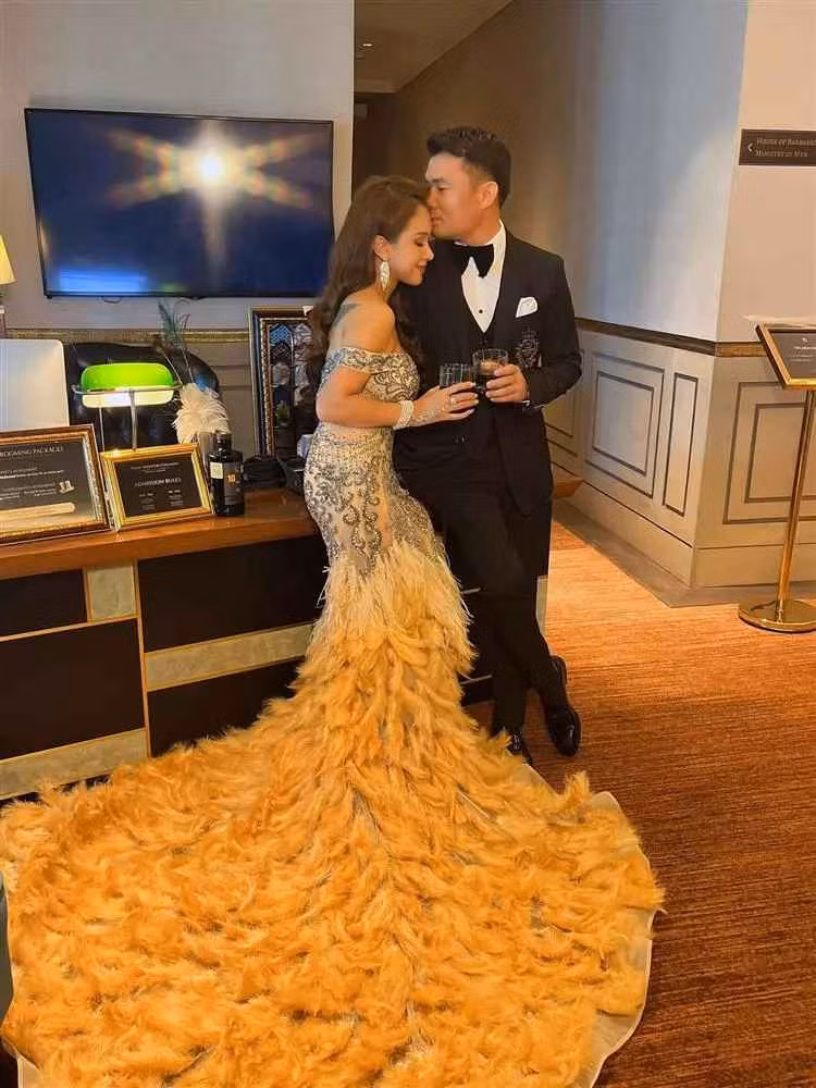 Nữ MC Vân Hugo vào chồng doanh nhân đã sống chung và có con gái trước khi làm lễ cưới.