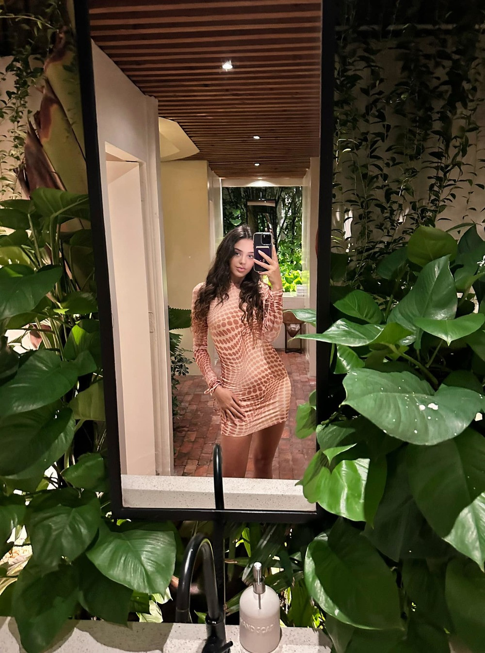 Có thể thấy, trong sinh hoạt đời thường, mỹ nhân sinh năm 2000 hướng đến sự thoải mái, đơn giản.