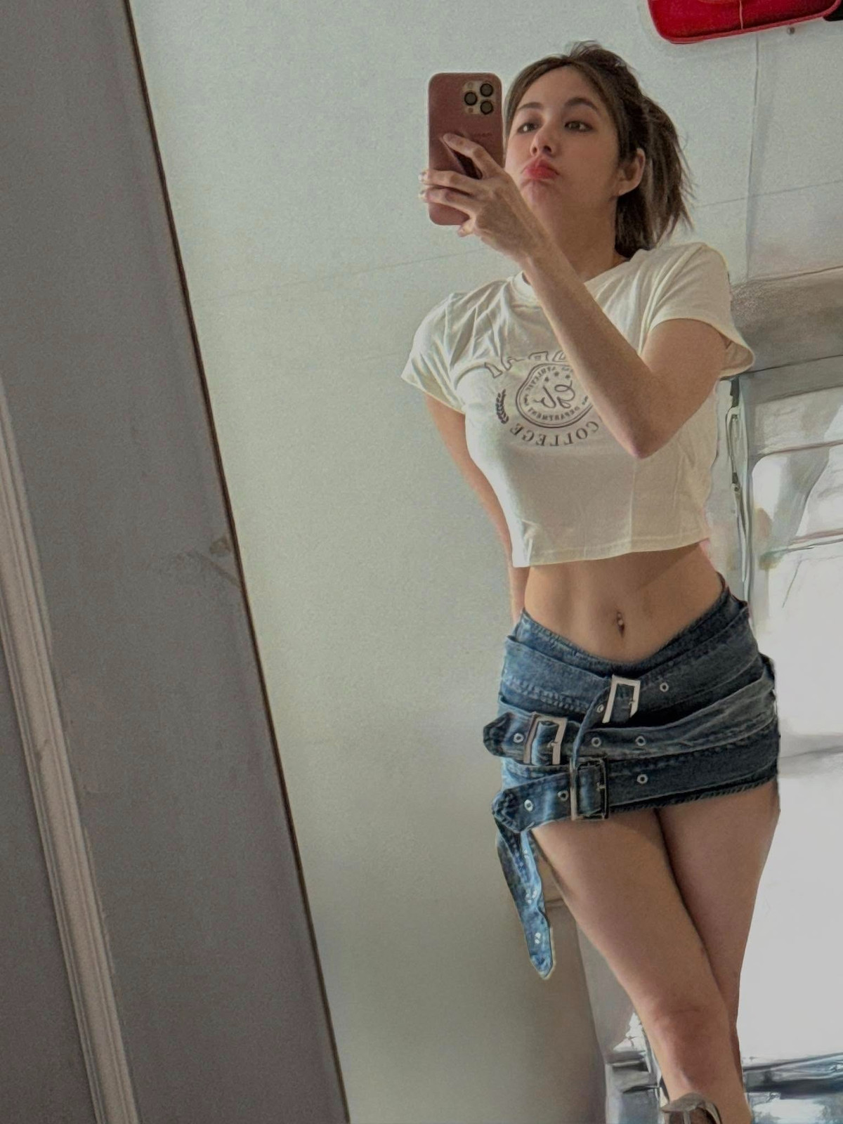 Trân Mèo không chỉ gây chú ý nhờ vào sự thay đổi về hình ảnh, mà còn khiến mọi người phải "thả tim" vì nhan sắc ngày càng mặn mà.