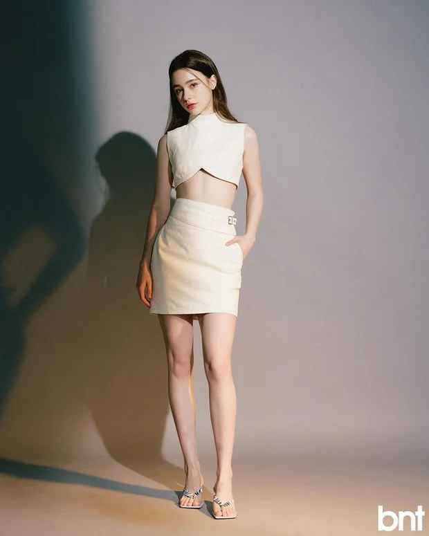 Đặc biệt, vẻ đẹp của Dasha rất được ưa chuộng ở các nước châu Á và đã được "kiểm chứng" qua nhiều video cô nàng dạy trang điểm đăng tải trên mạng xã hội.