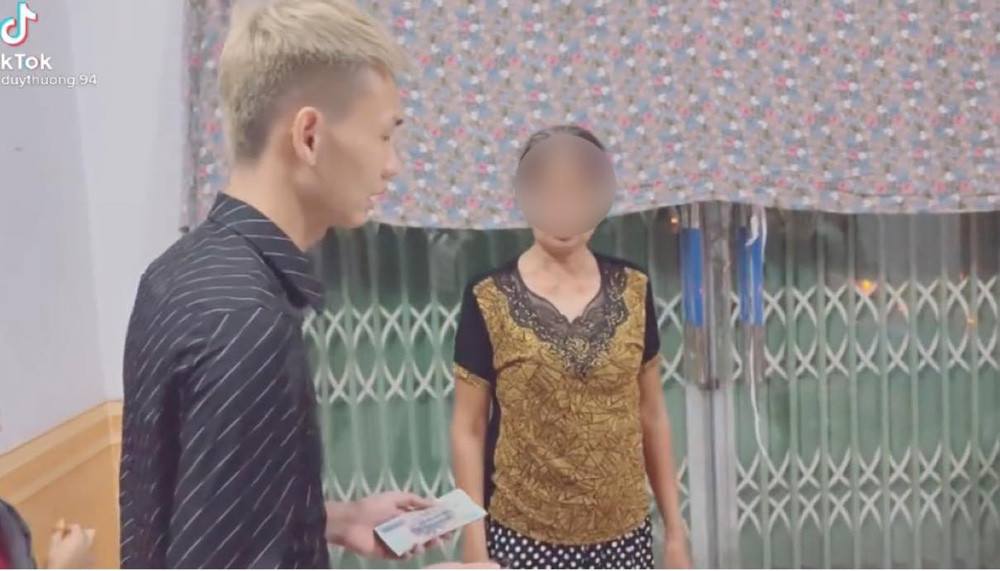 Đáng chú ý trong đó, Duy Thường bày tỏ: "Mình chạy sai thì mình bị phạt thôi. Các chú cũng vất vả có lòng tốt muốn nhắc nhở mình để lần sau đi đúng. Nhưng mình đi quá mất có mấy km thôi. Thôi thì người dân Việt Nam, Duy Thường là người con Bắc Giang, các chú cũng là người Bắc Giang thì chúng ta yêu thương nhau và chúng ta phải bắt nhau''.