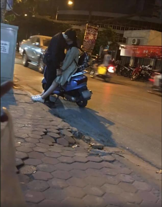 Đúng là FA không đáng sợ, đáng sợ là phải chứng kiến cảnh người ta hạnh phúc giữa mùa đông giá rét.