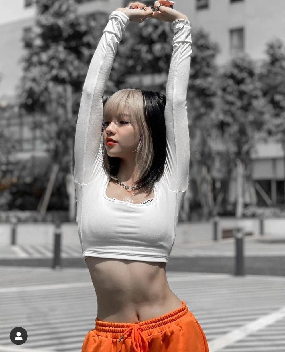 Nhờ những ưu điểm đó mà CiiN có thể chinh phục được những kiểu đồ của vũ công như quần ôm sát, váy body khoe chân thon dài hay áo croptop để lộ vòng bụng săn chắc.