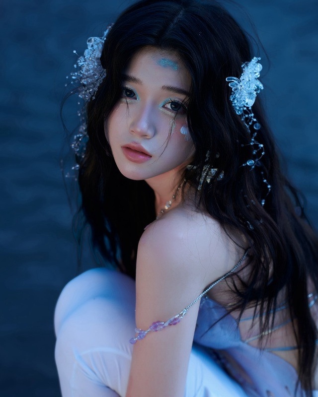 Với làn da trắng sáng, gương mặt thanh tú và nụ cười dễ mến, nàng hot girl Gen Z dễ dàng chiếm trọn trái tim của những người theo dõi.